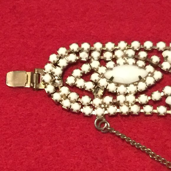 Antique Hattie Carnegie white milk glass beaded bracelet w/ safety chain - Picture 2 of 16
